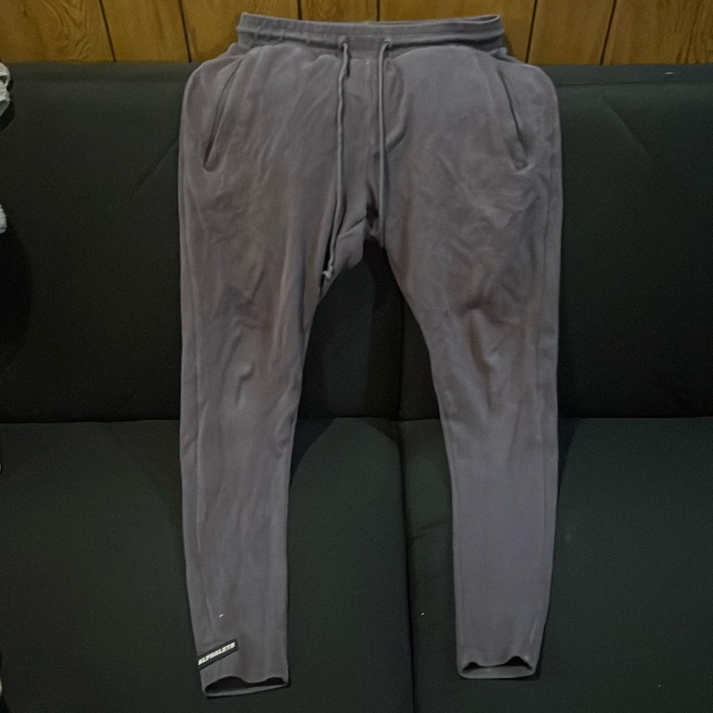 Men’s size small alphalete pants